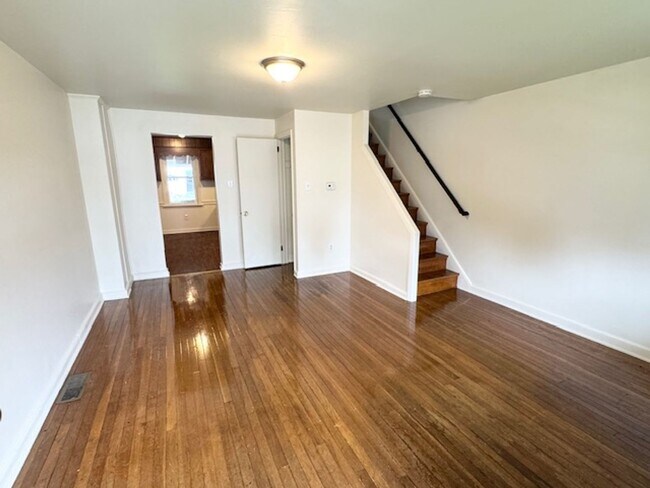 Foto del edificio - 2 Bedroom Townhome with Detached Garage