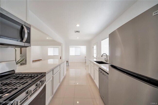 Building Photo - 2 br, 1 bath House - 17607 Covello