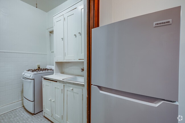 1325 W 27th St - 1BR, 1BA - 600SF – Unit 2 - Kitchen - 1325 West 27th