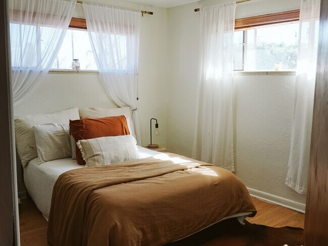 Building Photo - 1 Bedroom Townhome in Denver