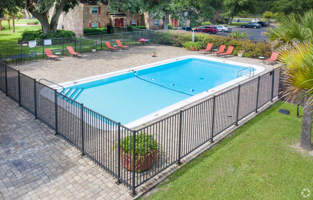 Eastwood Oaks Apartments 37445 Cody Cir Hilliard, FL