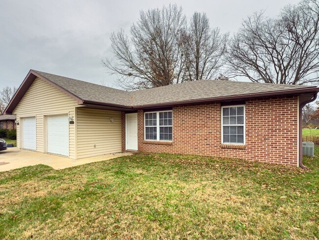 Building Photo - 2563-2563 E Morris Dr