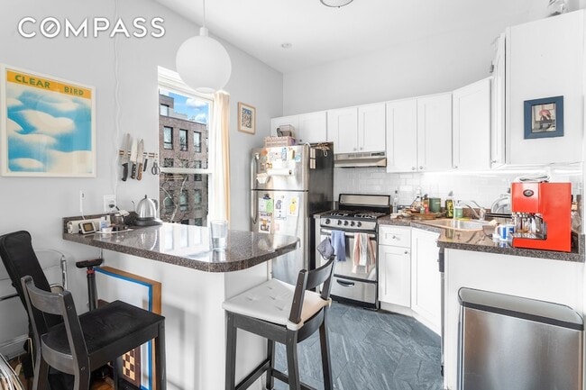 Building Photo - 258 Halsey St