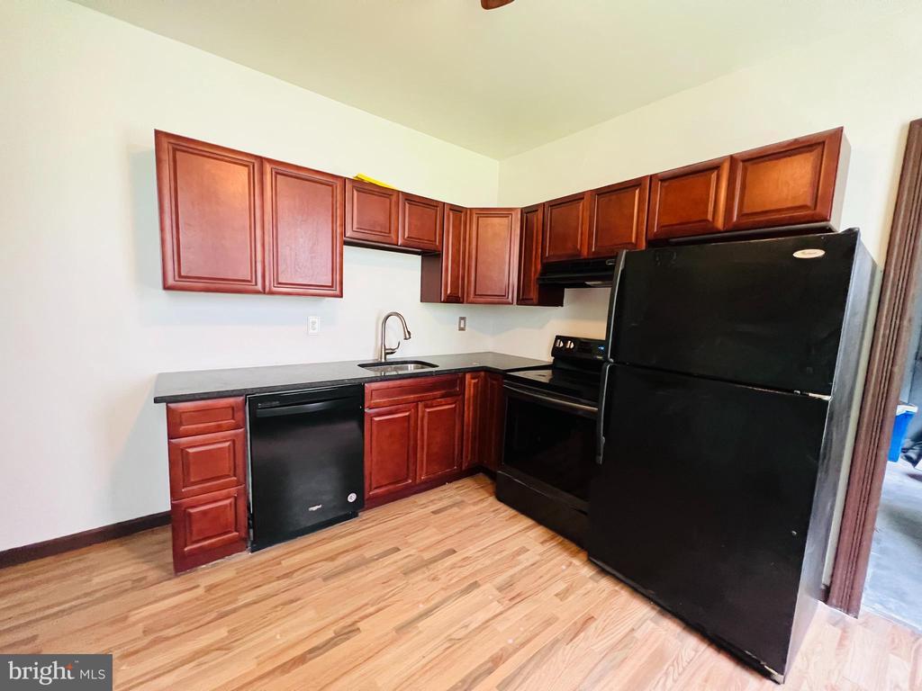 Primary Photo - 2260 N Park Ave