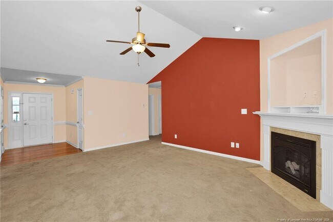 Foto del edificio - 290 Regimental Dr