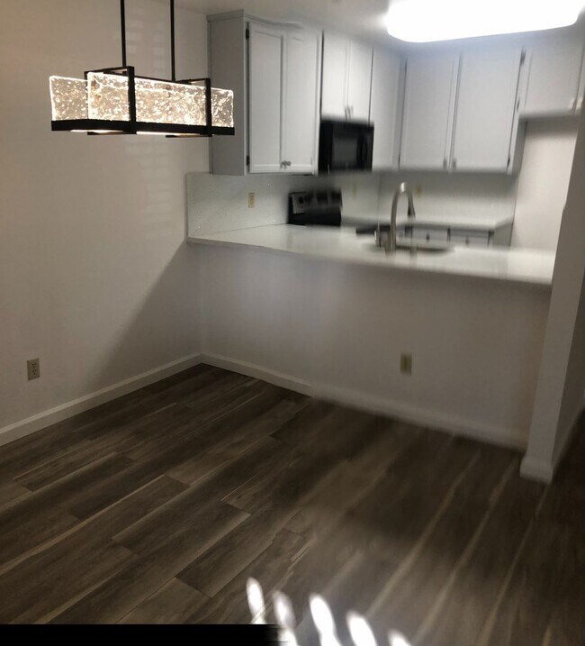 Building Photo - Desirable 3 Bedroom Townhouse on the Southside of Livermore