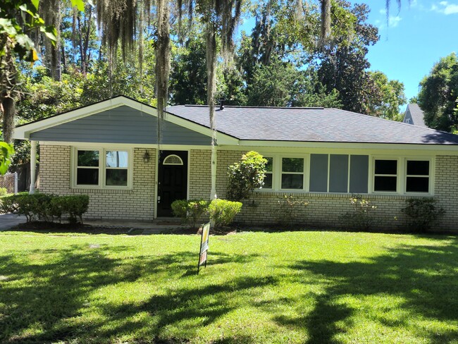 Building Photo - 503 Parkersburg Rd