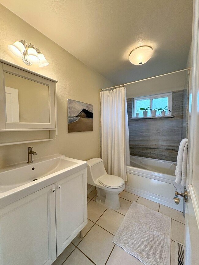 Foto del edificio - 5919 Royal Ann Dr