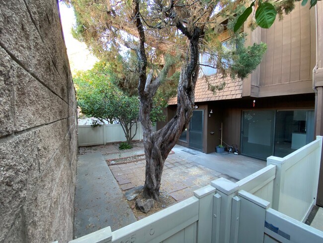Building Photo - 455 W Duarte Rd