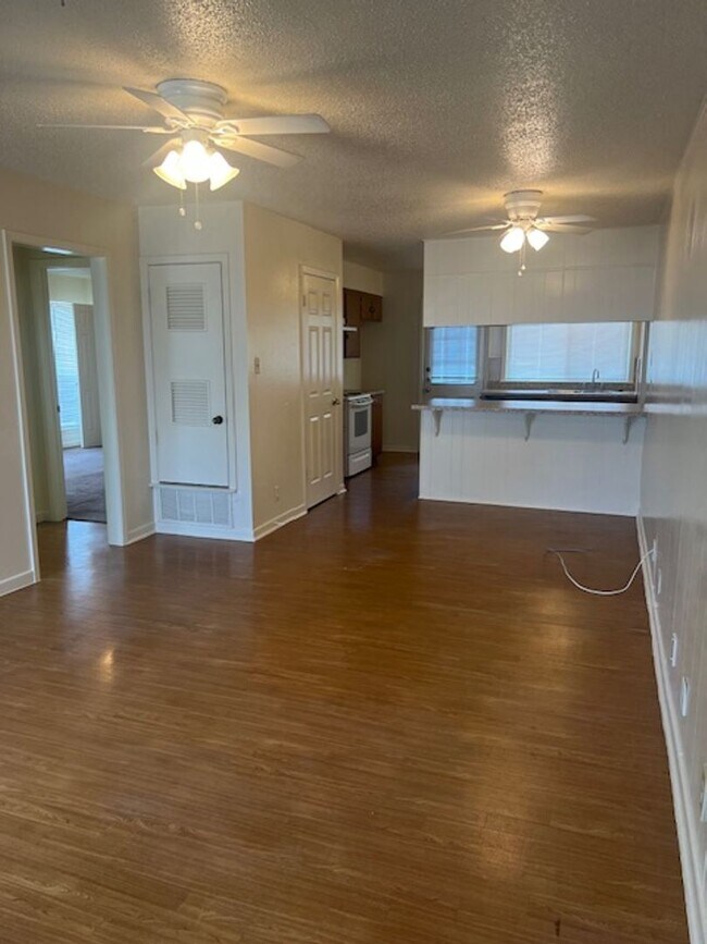 Building Photo - 2 bed 1 bath Duplex in Georgetown