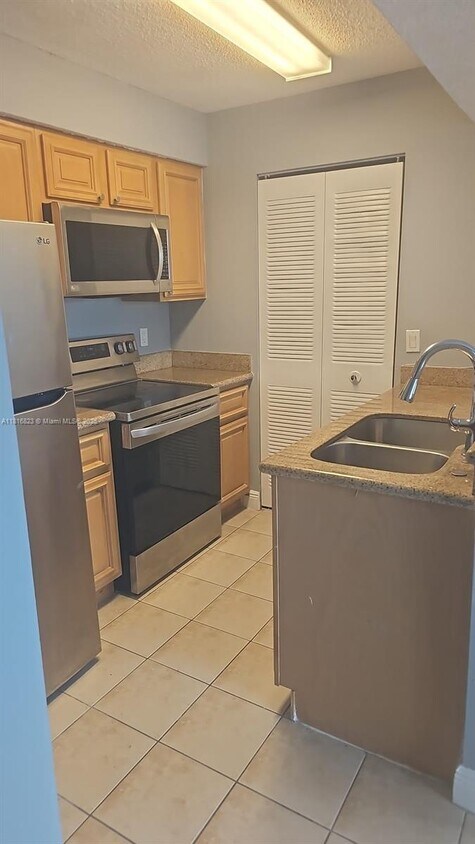 Foto principal - 1261 SW 46th Ave