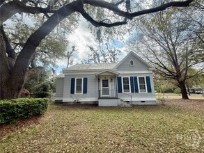 Building Photo - 504 N Maple St