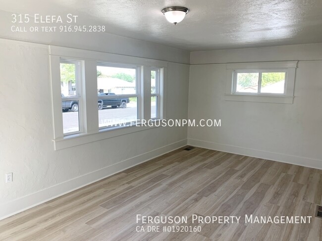 Building Photo - Nicely Renovated Two Bed Two Bath Home in ...