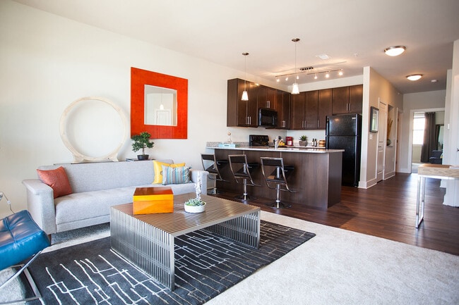 Building Photo - Solana Apartments