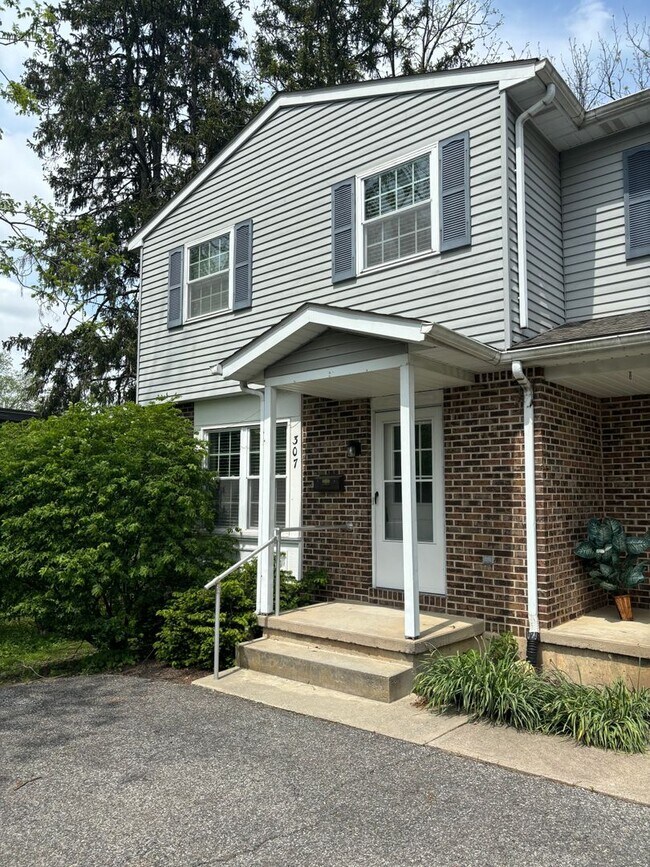 Foto del edificio - 3 Bedroom Townhome in Emmaus