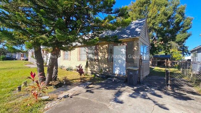 Building Photo - 8052 Hawthorne St