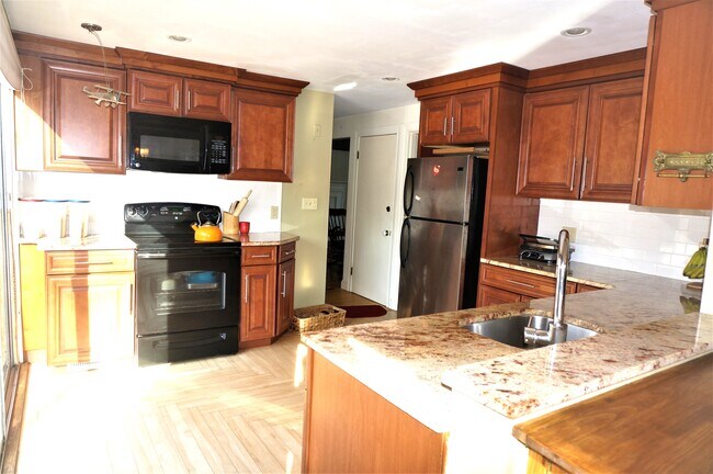 Foto del edificio - 18 Pequot Rd