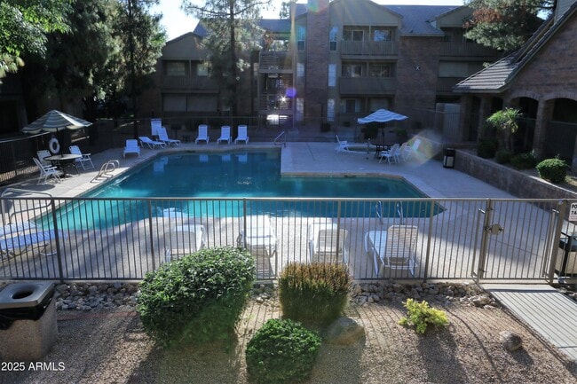 Foto del edificio - 200 E Southern Ave