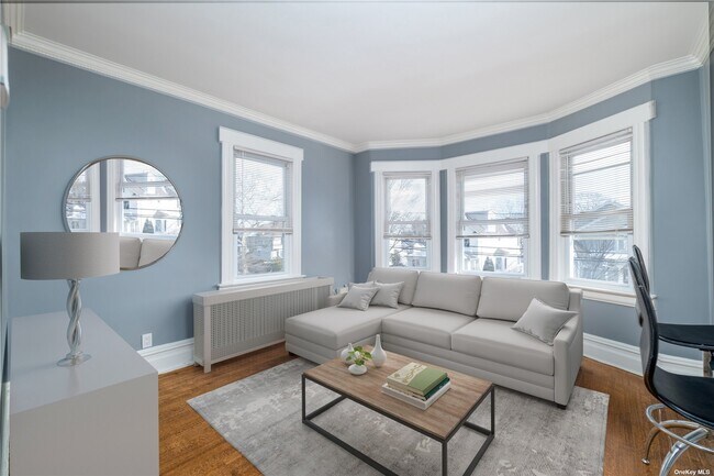 Building Photo - 17 1st St