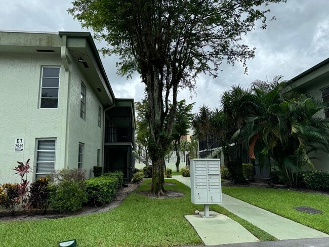 Building Photo - 7519 S Oriole Blvd