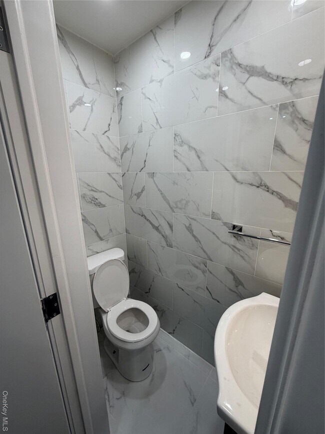 Building Photo - 609 Ovington Ave