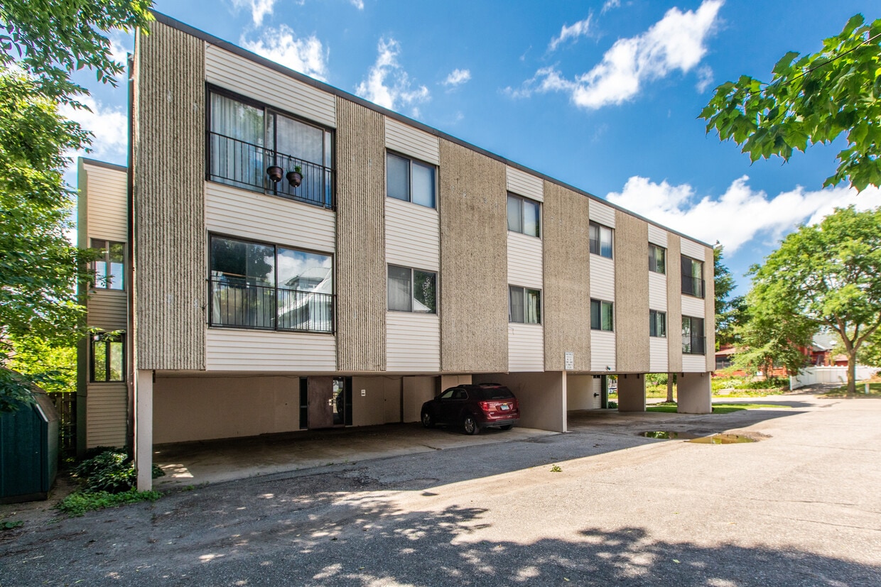 Primary Photo - 704 E Center St