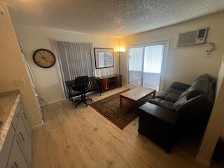 Foto del edificio - 1632 E Saint Louis Ave