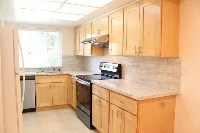 Building Photo - 936 Bellhurst Ave