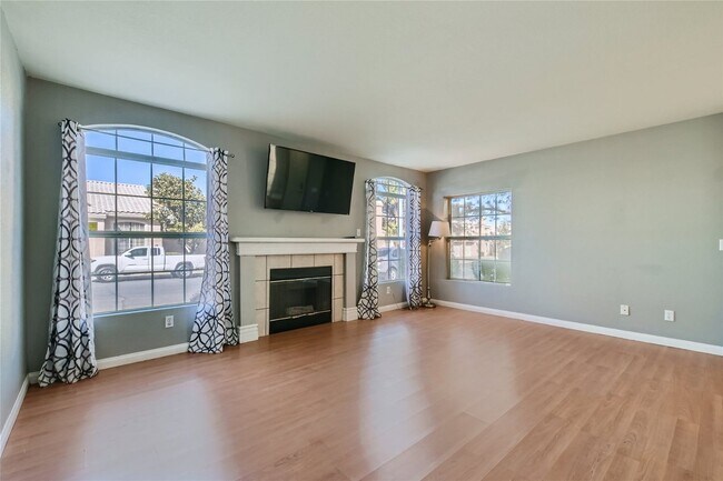 Building Photo - Gorgeous 2 Story Townhome Near Summerlin in Gated Community - (Ready April 1,2026)
