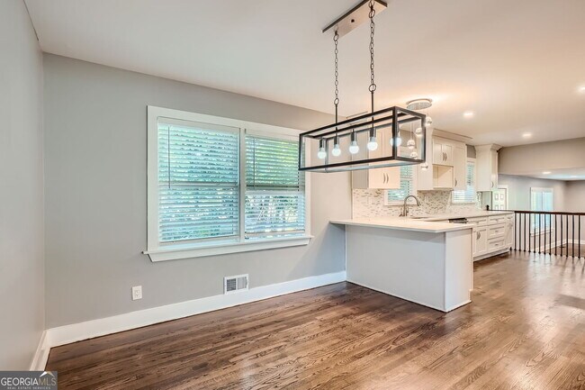 Building Photo - 2241 Wallingford Dr