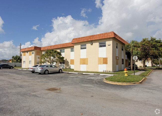 Building Photo - Deerfield Palms Condo