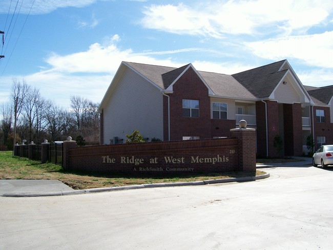 Building Photo - The Ridge at West Memphis