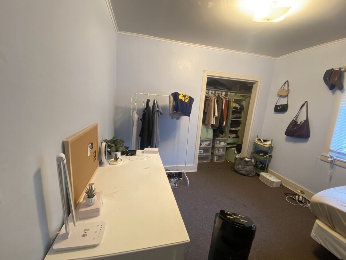 Primary Photo - 1236 White St