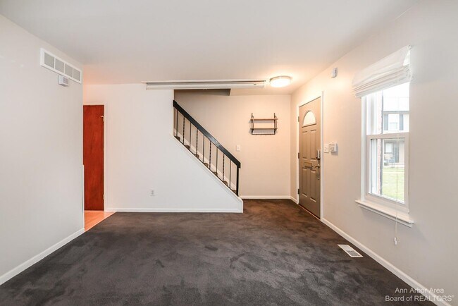Building Photo - 3115 Bolgos Cir