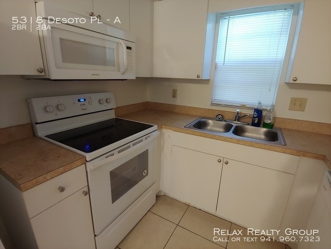 Building Photo - Fresh 2 bedroom/ 2 bath Garage Home NOW!
