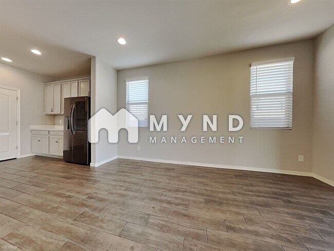 Building Photo - 4 br, 3 bath House - 2926 E Wayland Dr