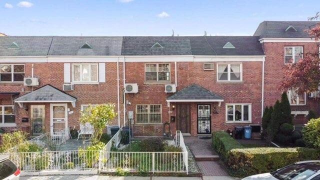 Foto principal - 8849 18th Ave