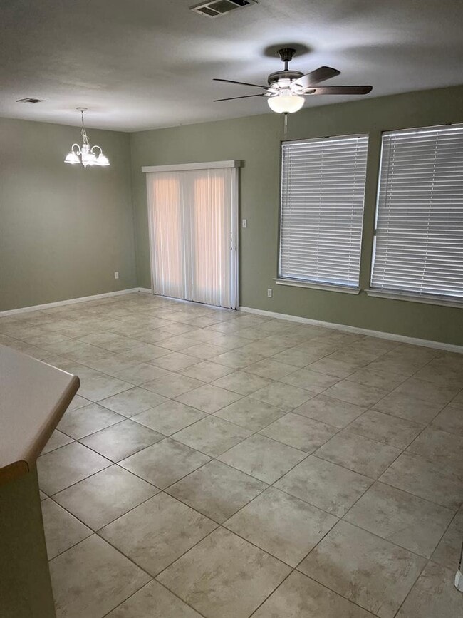 Foto del edificio - 2100 Pipers Field Dr