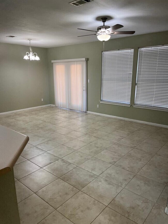 Building Photo - 2100 Pipers Field Dr