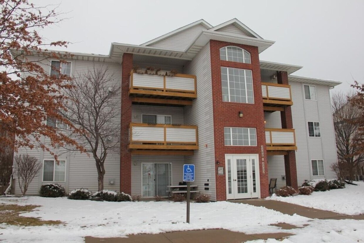 Foto principal - Spacious 2 bedroom 1 bath Condo in Iowa City
