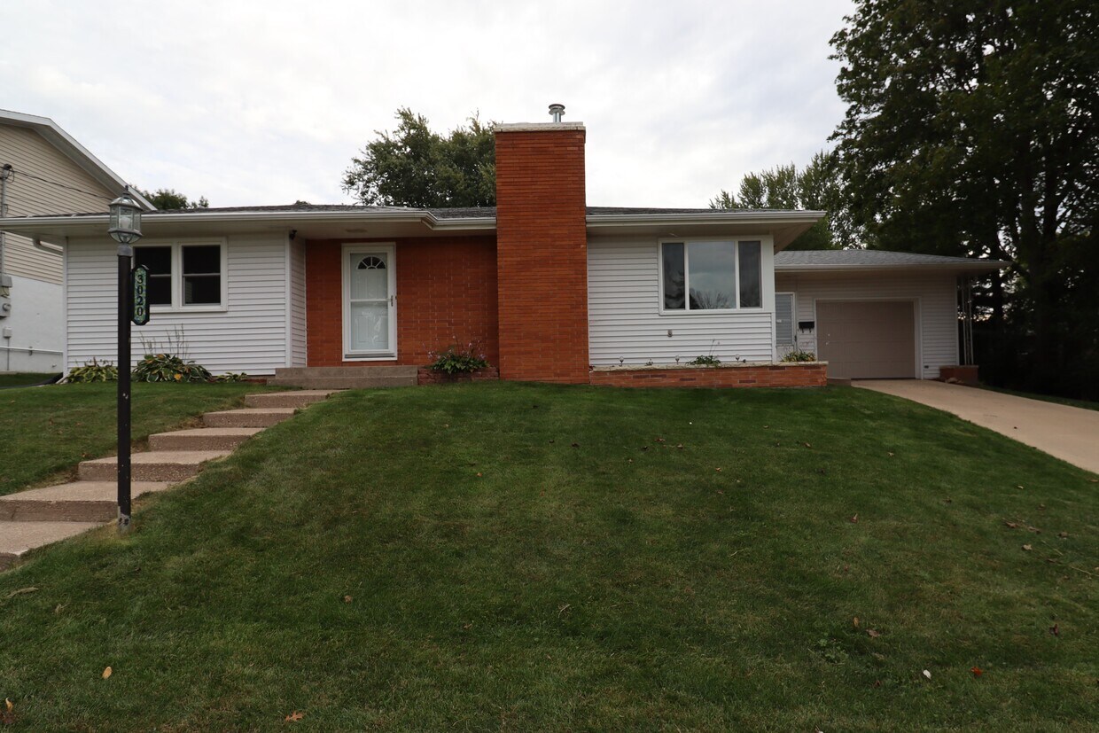 3020 Lindale St, Dubuque, IA 52001 House Rental in Dubuque, IA