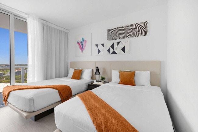 Building Photo - 4010 S Ocean Dr