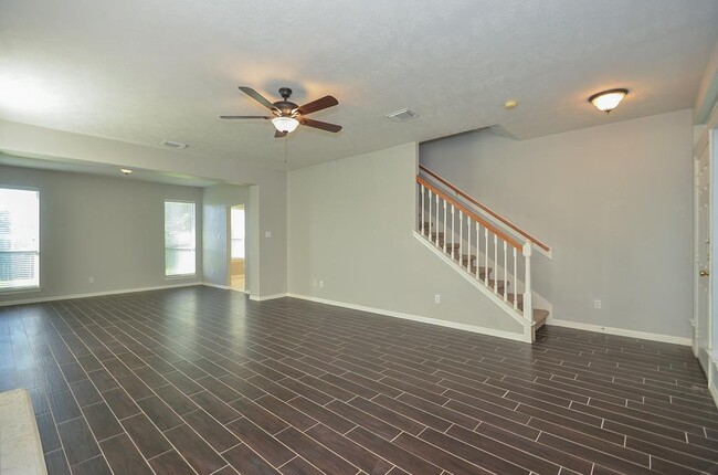 Building Photo - 5961 Whispering Lakes Dr