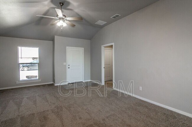 Building Photo - 3017 Valencia Ave