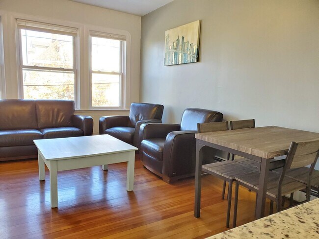 Foto del edificio - Fantastic 3 Bed 1 Bath, 1 Off Street Parki...