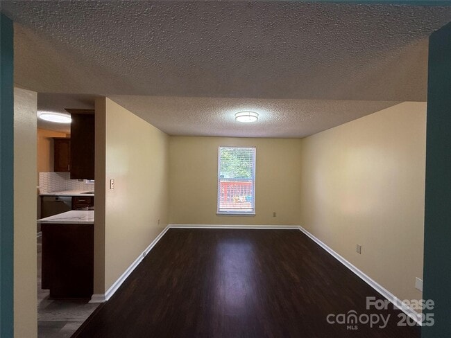 Building Photo - 2015 Bantry Ln
