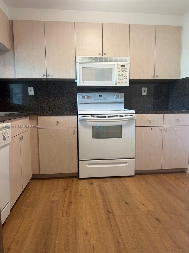 Foto del edificio - 11750 SW 18th St
