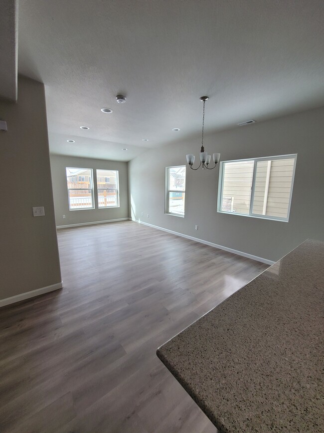Building Photo - 6461 Old Glory Dr