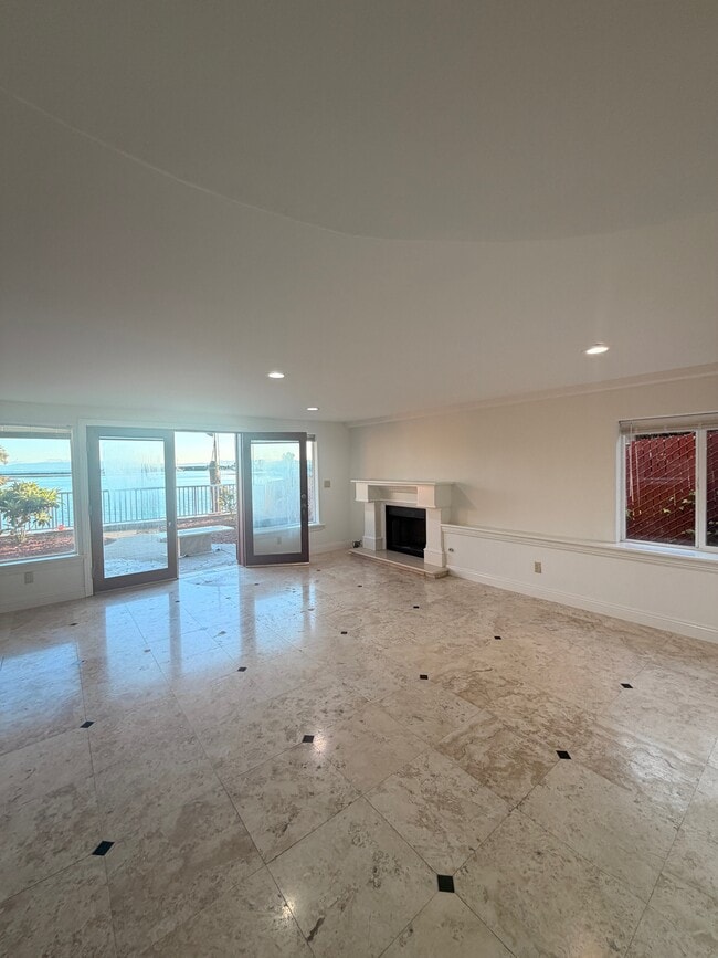 Building Photo - 512 Central Ave