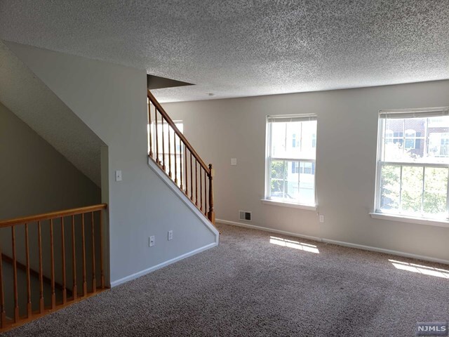 Building Photo - 82 Vaughan Dr